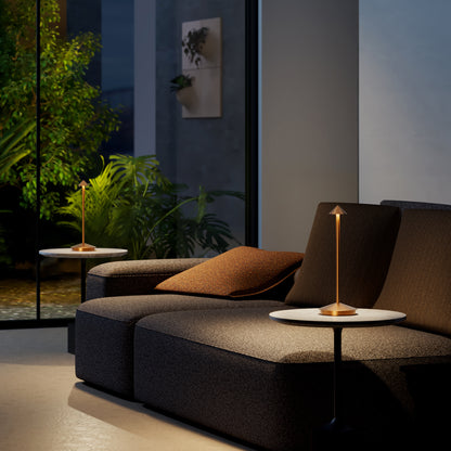 European-style modern minimalist all-aluminum metal luxurious charging desk lamp