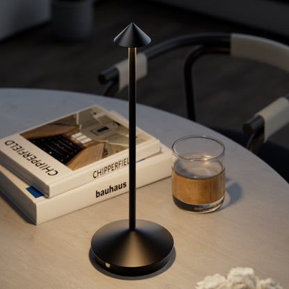 European-style modern minimalist all-aluminum metal luxurious charging desk lamp